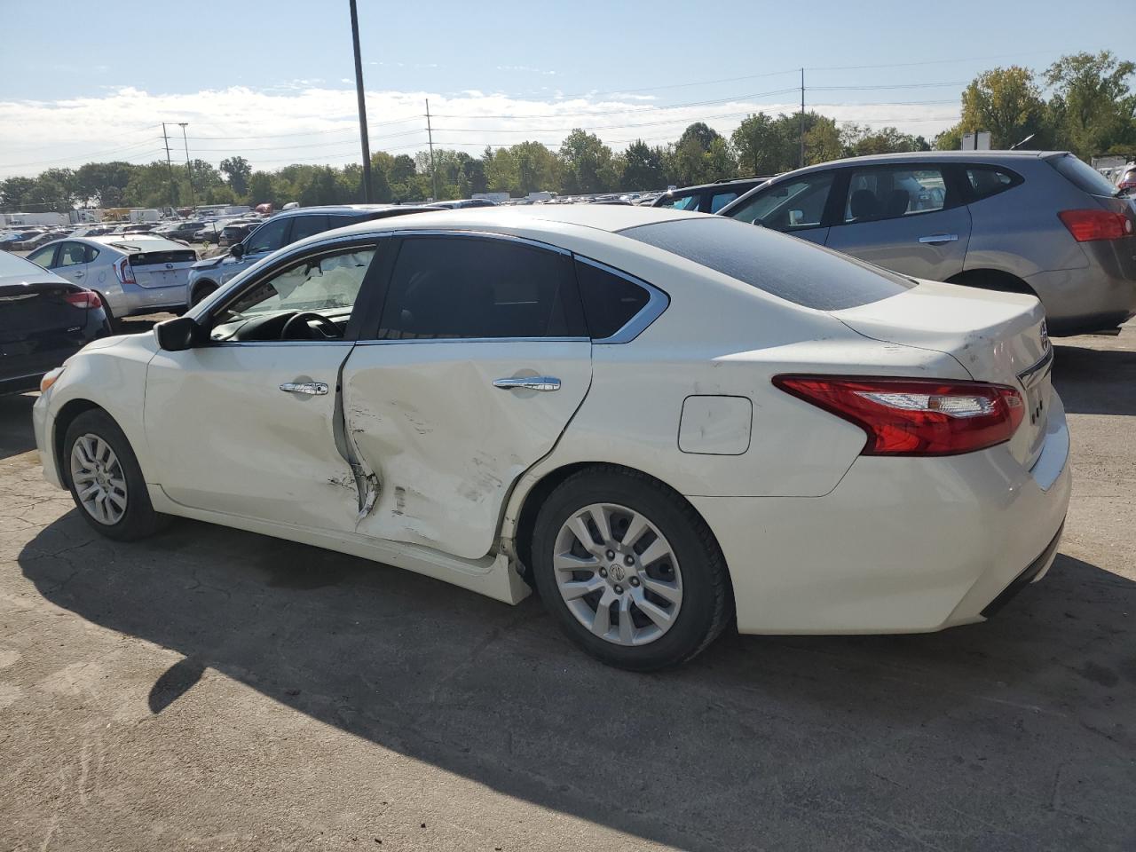 2016 Nissan Altima - Image 2