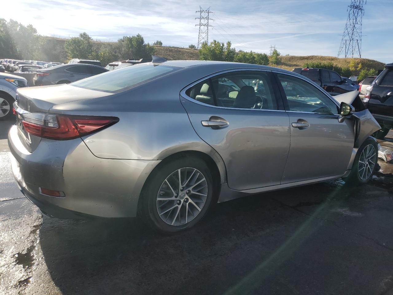 2016 Lexus ES - Image 3