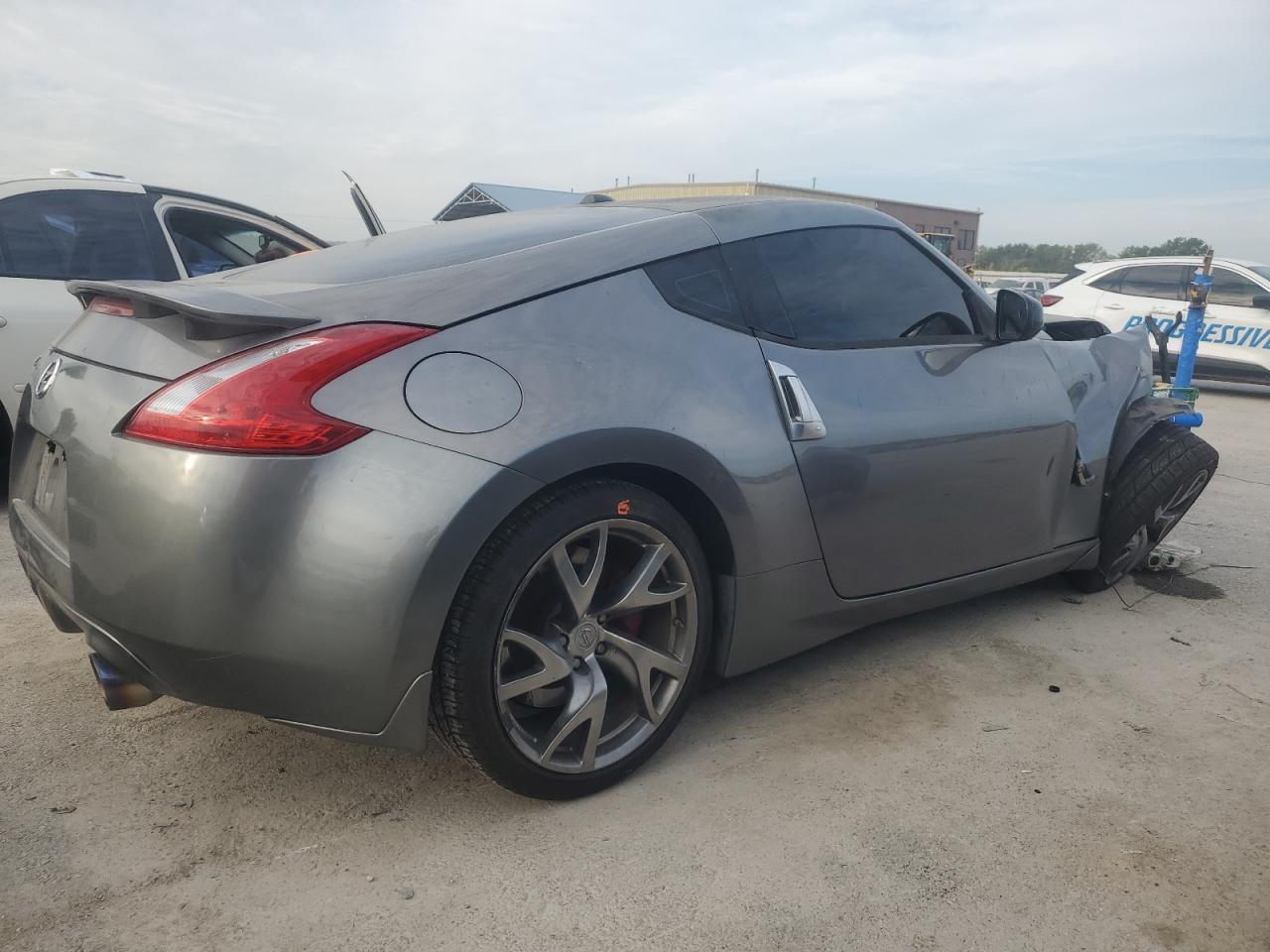 2014 Nissan 370Z - Image 3