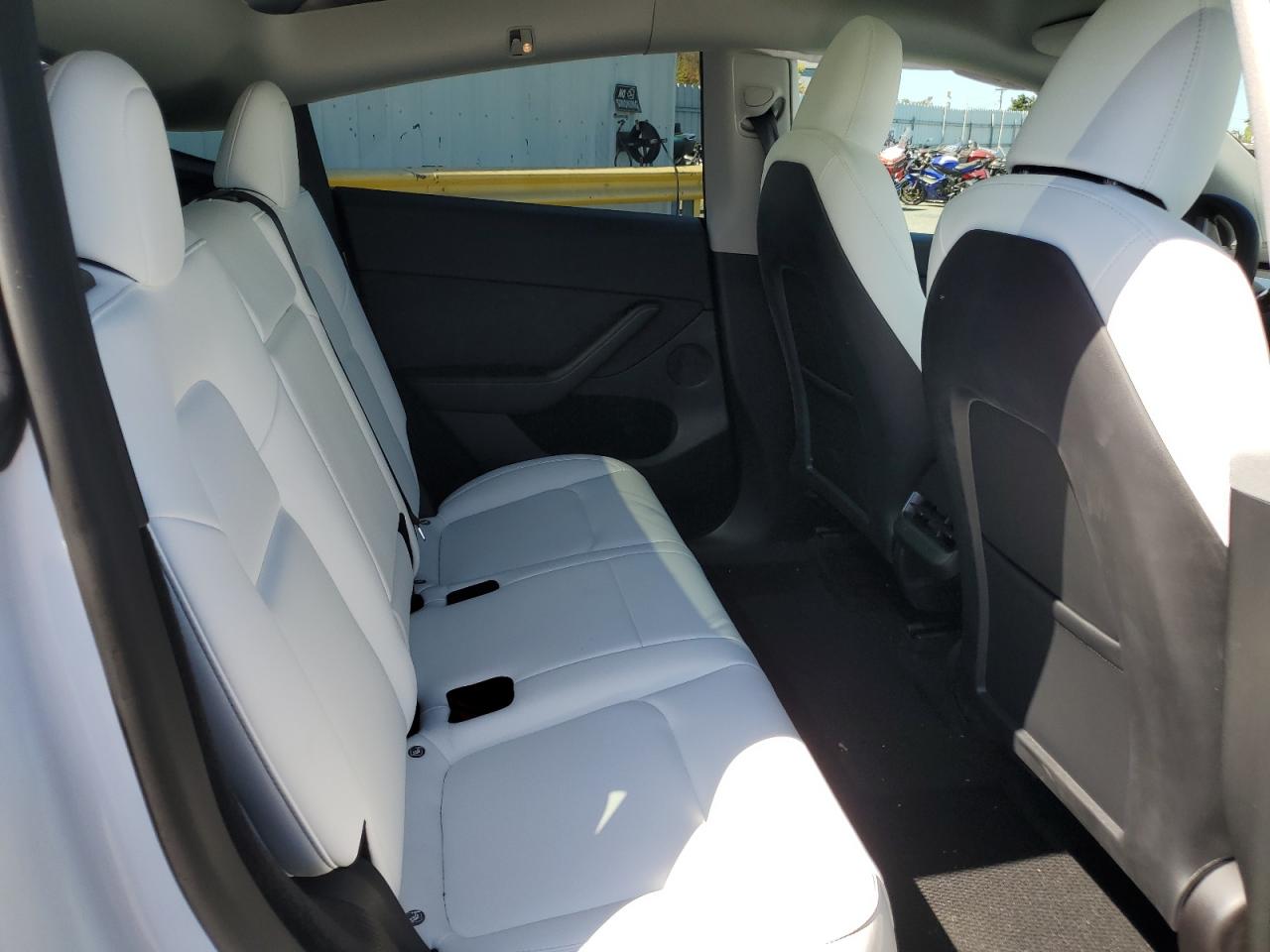 7SAYGDEE0PF702828 2023 Tesla Model Y