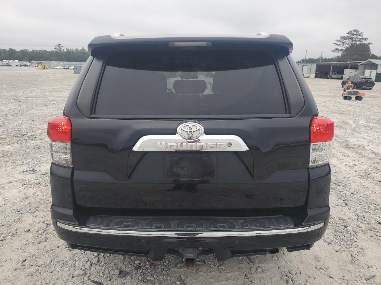 JTEZU5JR7B5027560 2011 Toyota 4Runner Sr5