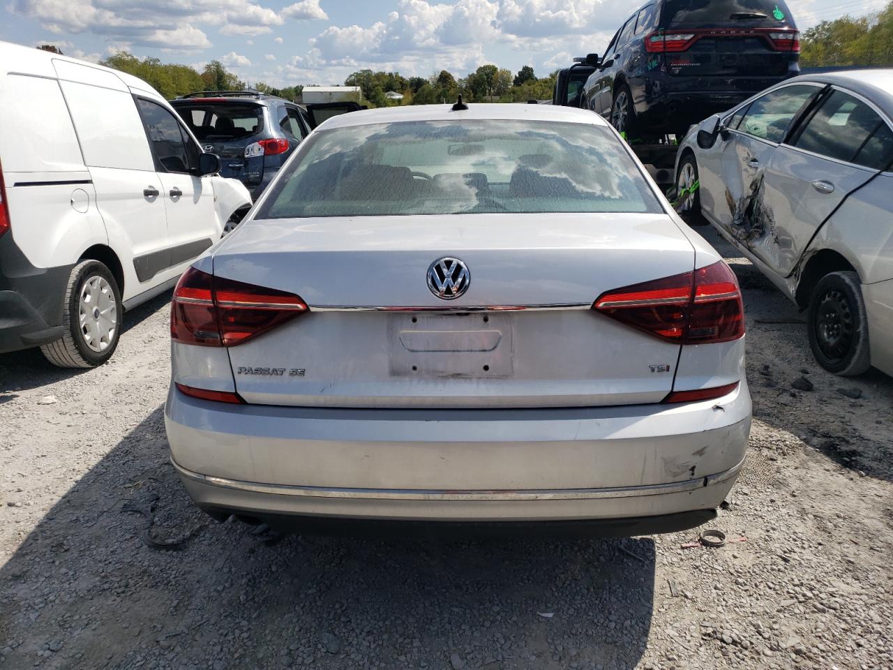 1VWBA7A35JC041096 2018 Volkswagen Passat Se