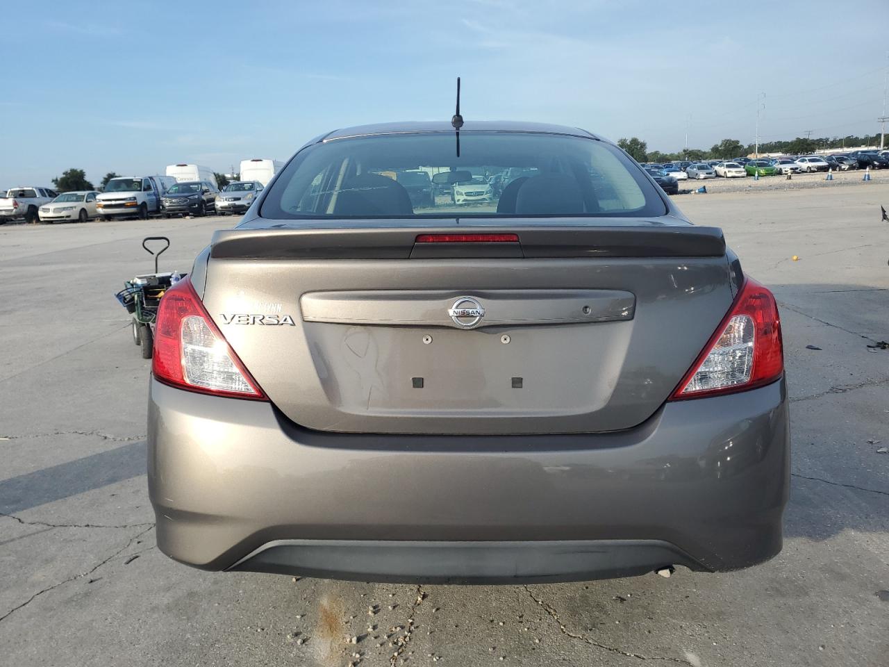 2017 Nissan Versa S VIN: 3N1CN7APXHL820624 Lot: 69766354