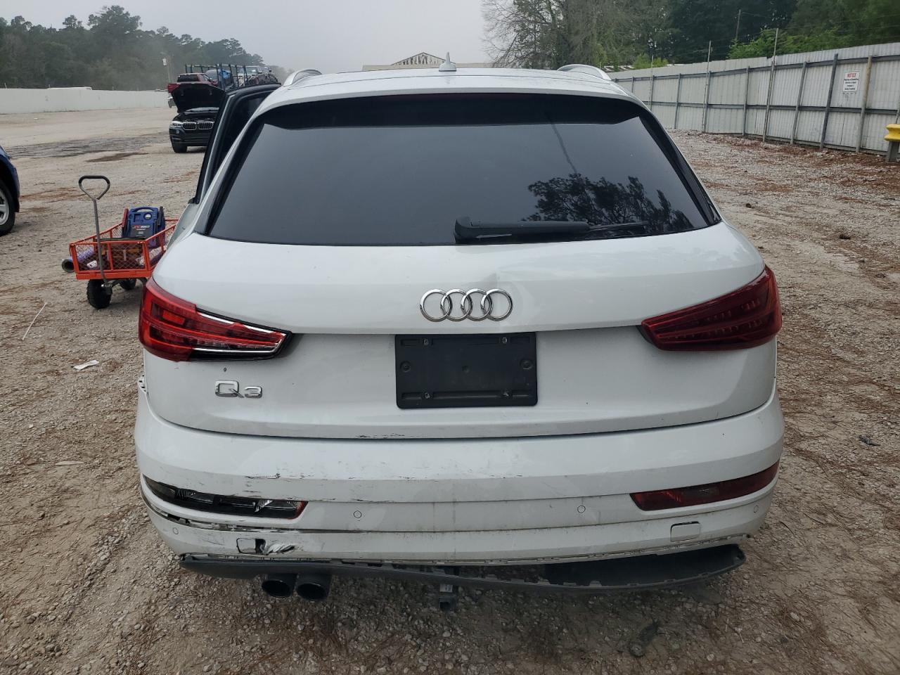 WA1BCCFS8JR029876 2018 Audi Q3 Premium