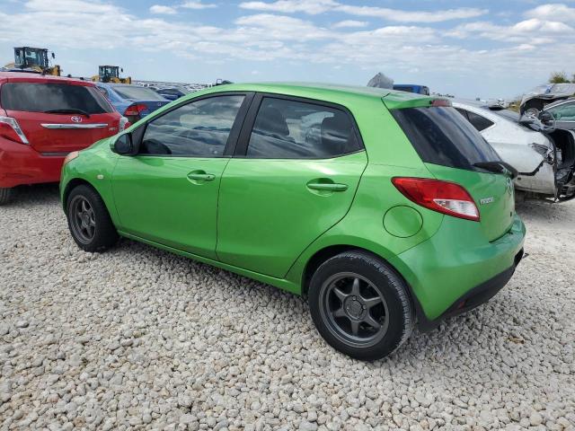 Hatchbacks MAZDA 2 2013 Zielony