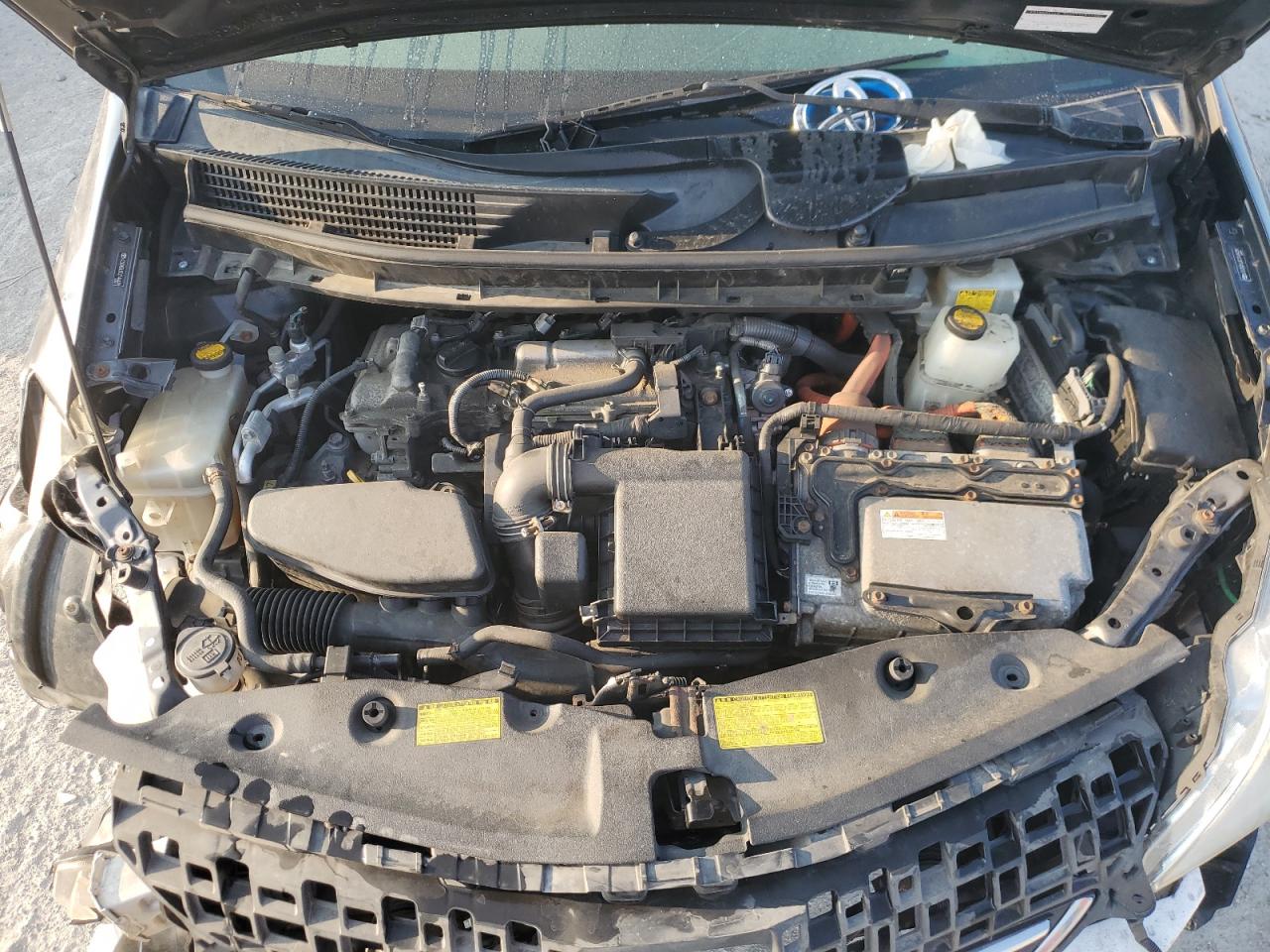 2012 Toyota Prius - Image 14