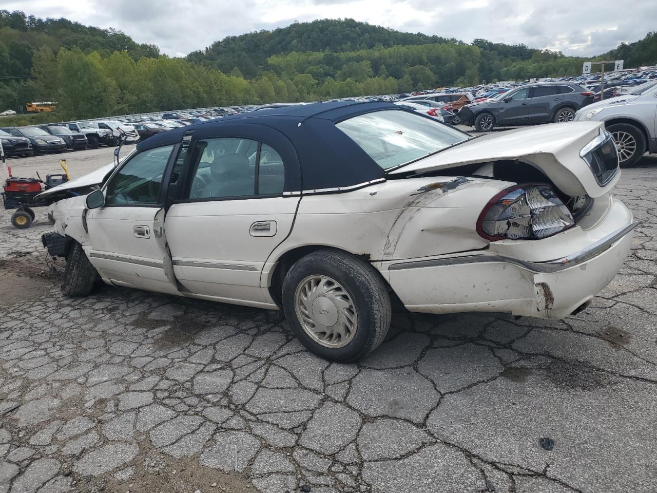 1998 Lincoln Continental VIN: 1LNFM97V8WY676657 Lot: 73322134