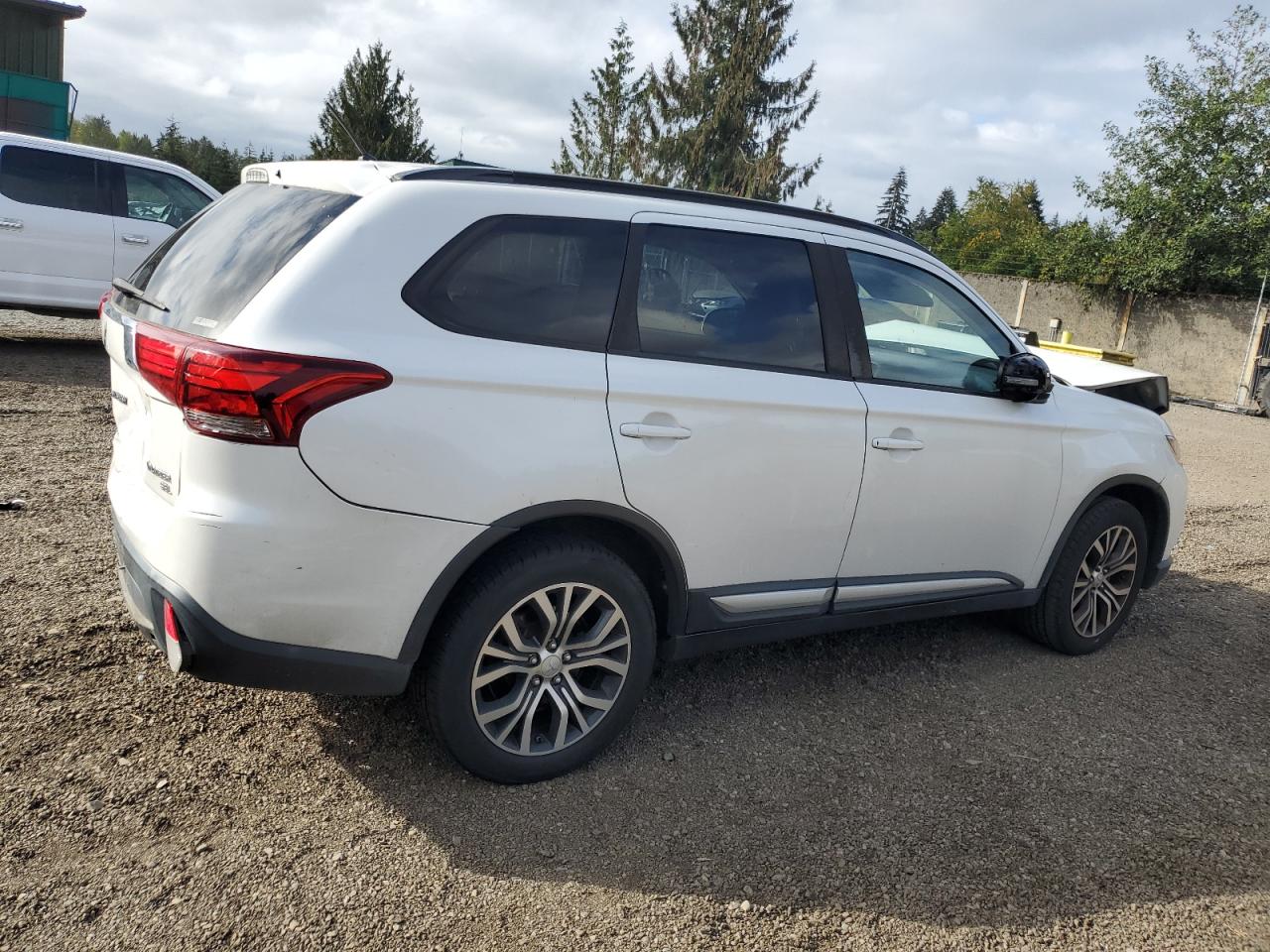 VIN JA4AZ3A36GZ057582 2016 MITSUBISHI OUTLANDER no.3