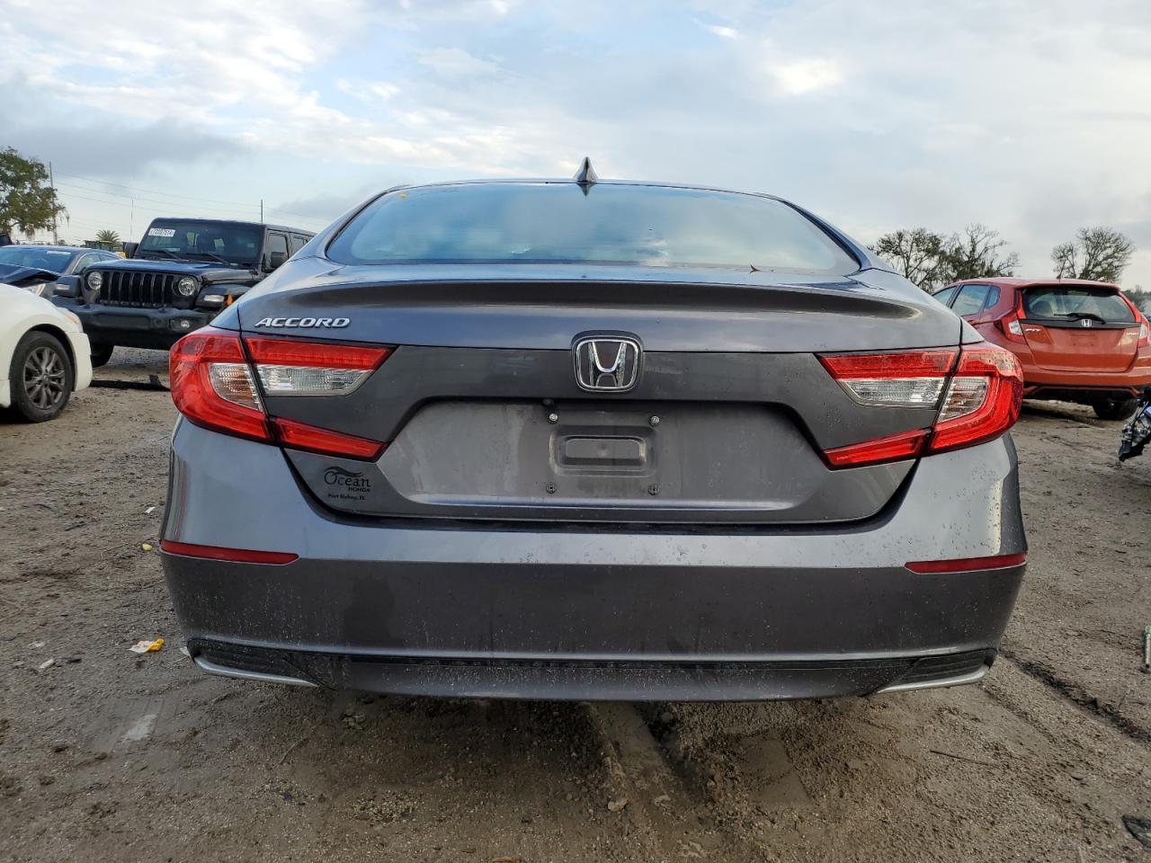 1HGCV1F44JA251048 2018 Honda Accord Ex