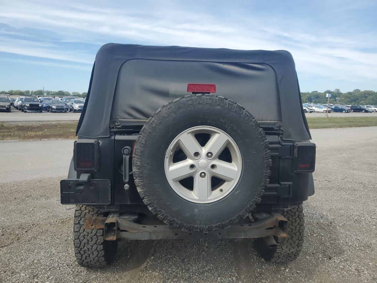 2008 Jeep Wrangler X VIN: 1J4FA24118L561642 Lot: 73568134