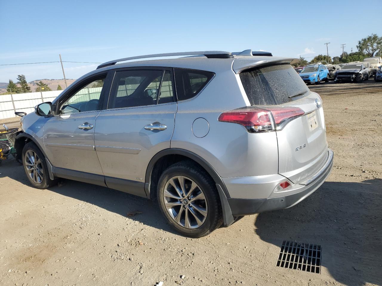 VIN JTMDJREV0HD141050 2017 TOYOTA RAV4 no.2