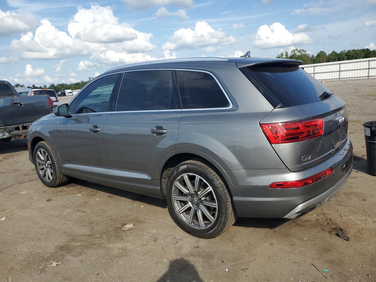 WA1LAAF70HD032028 2017 AUDI Q7 - Image 2