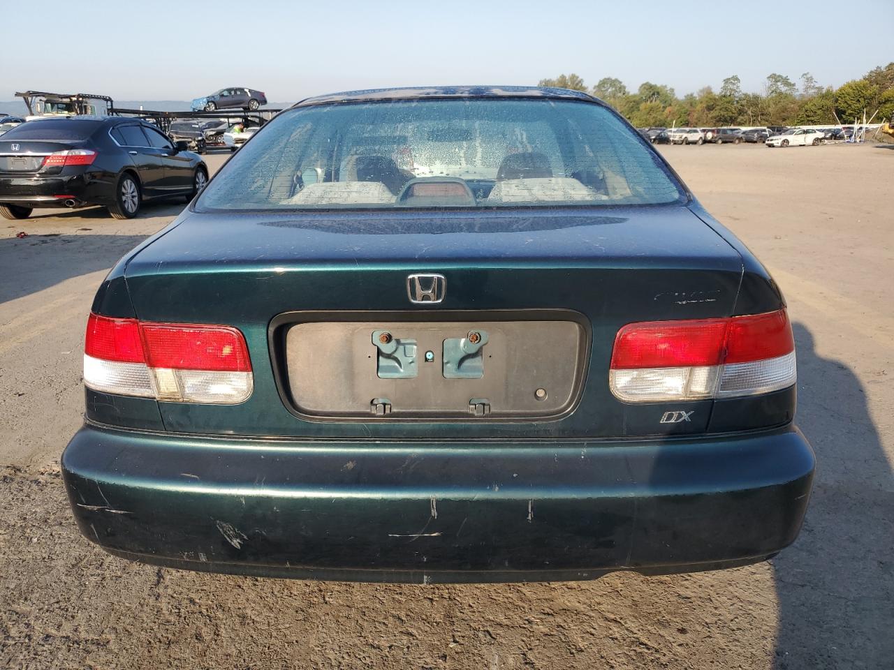 1998 Honda Civic Dx VIN: 1HGEJ6125WL117992 Lot: 71167944