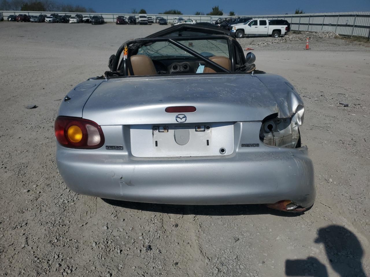 2000 Mazda Mx-5 Miata Base VIN: JM1NB3531Y0141398 Lot: 70102084