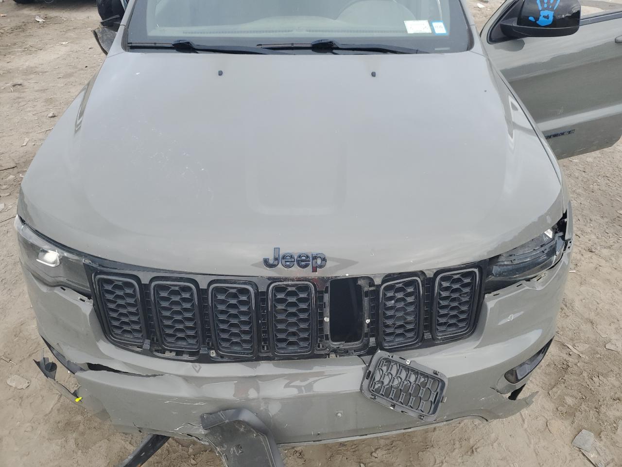 1C4RJFAG1KC609604 2019 Jeep Grand Cherokee Laredo