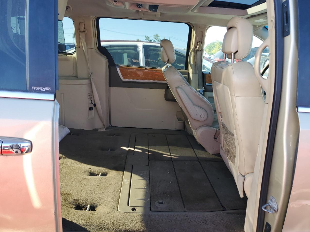 2010 Chrysler Town & Country Limited VIN: 2A4RR7DX7AR449156 Lot: 65600214