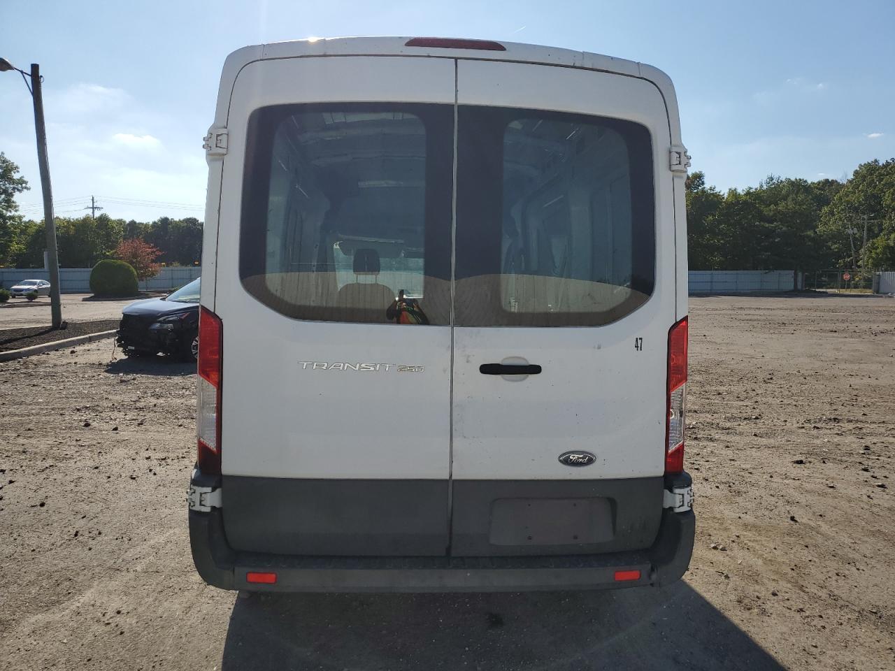 1FTYR1CM2FKA21376 2015 Ford Transit T-250