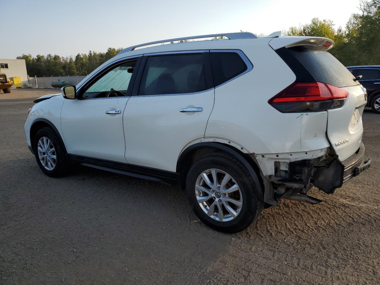 5N1AT2MV1HC783414 2017 NISSAN ROGUE - Image 2