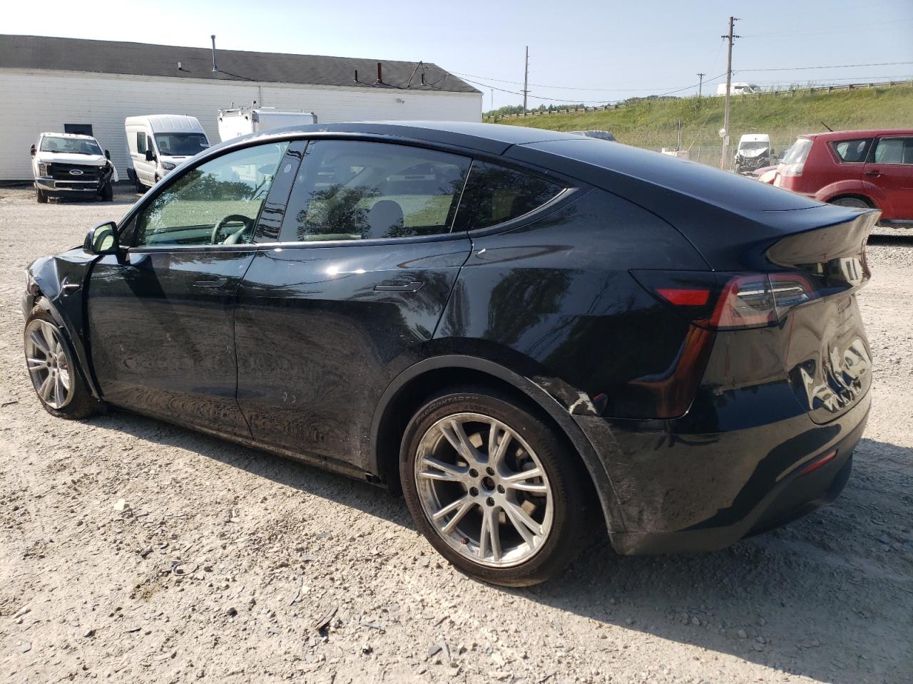 7SAYGDEE4PF891600 2023 TESLA MODEL Y - Image 2