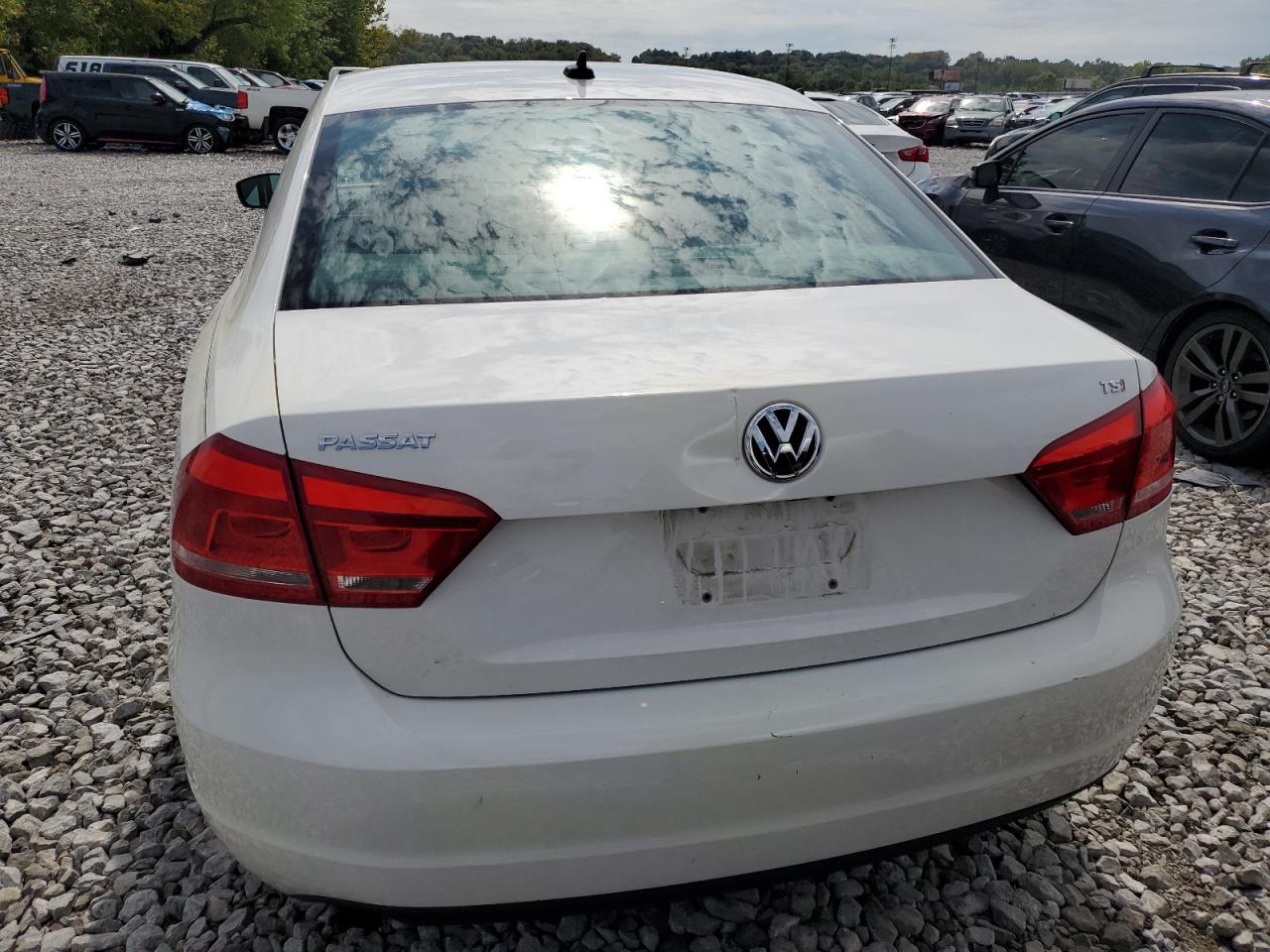 2015 Volkswagen Passat S VIN: 1VWAS7A32FC111069 Lot: 71799634