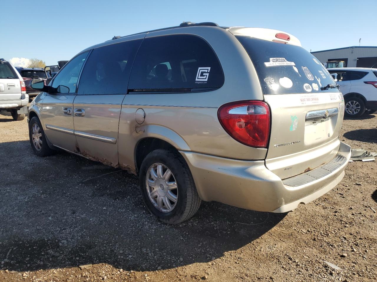 2007 Chrysler Town & Country - Image 2