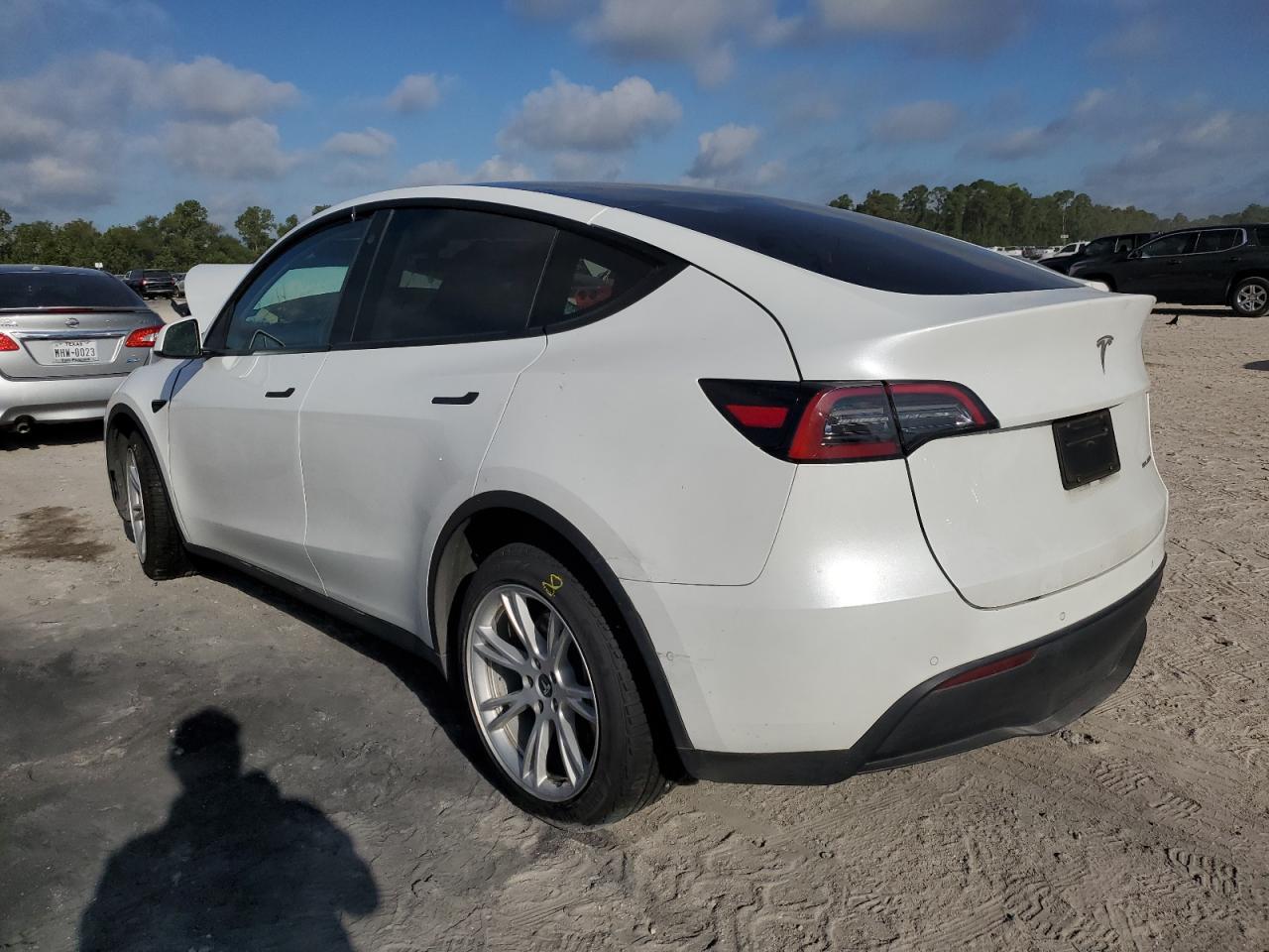 7SAYGDEEXNF437882 2022 TESLA MODEL Y - Image 2