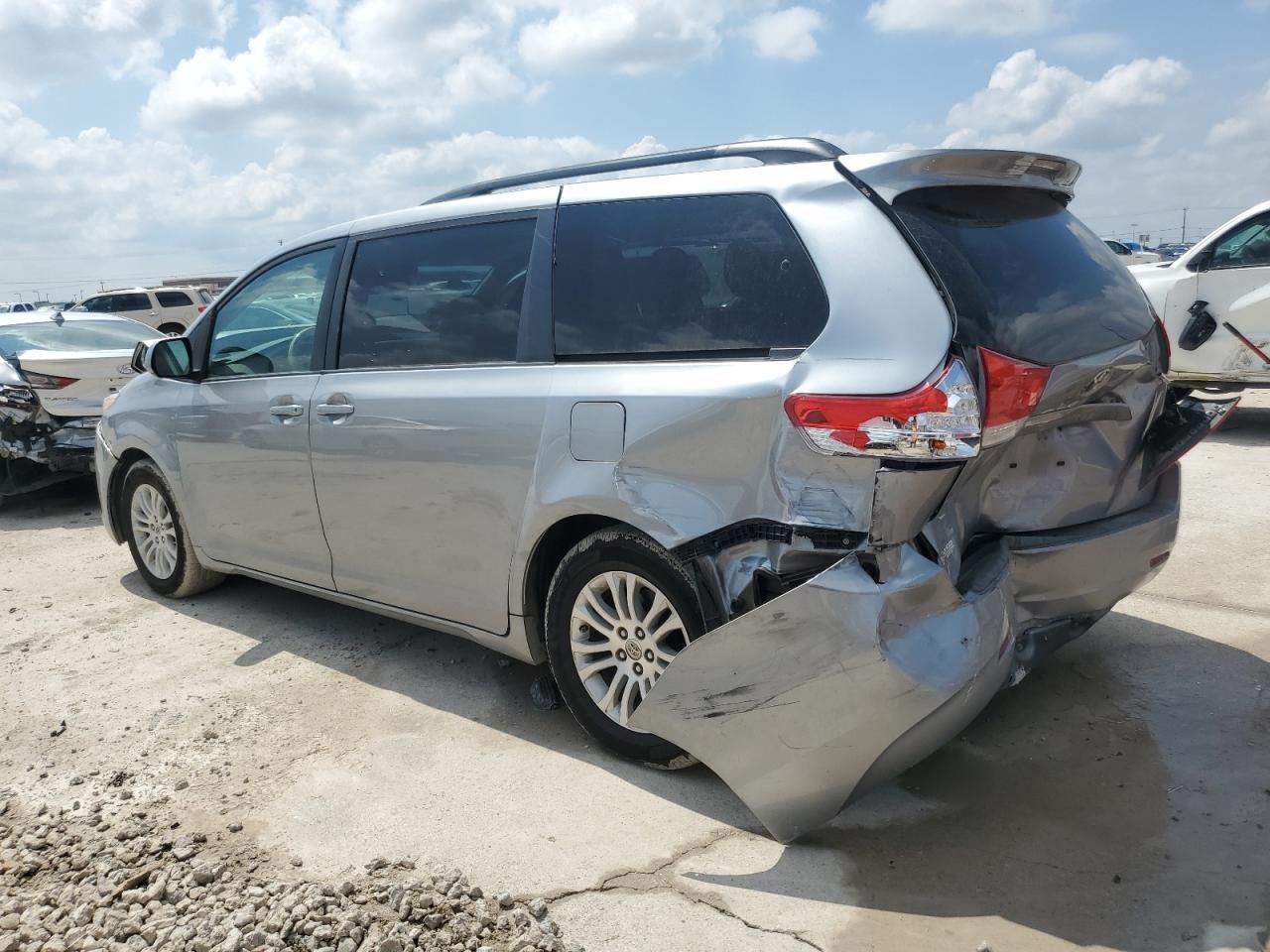 2011 Toyota Sienna - Image 2