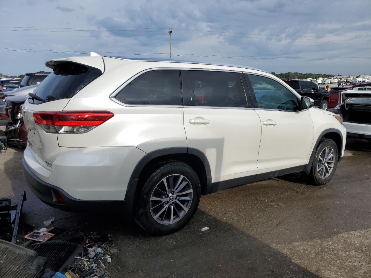 2019 Toyota Highlander Se VIN: 5TDJZRFH4KS609197 Lot: 69836754