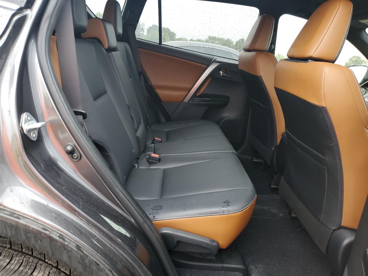 JTMJFREV1JJ230332 2018 Toyota Rav4 Se