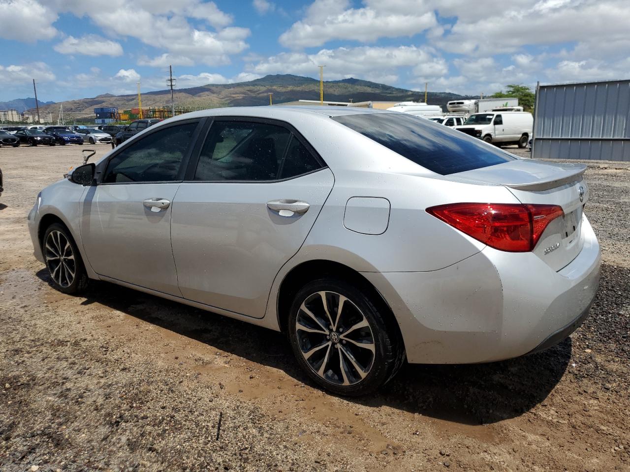 5YFBURHE5JP811253 2018 TOYOTA COROLLA - Image 2