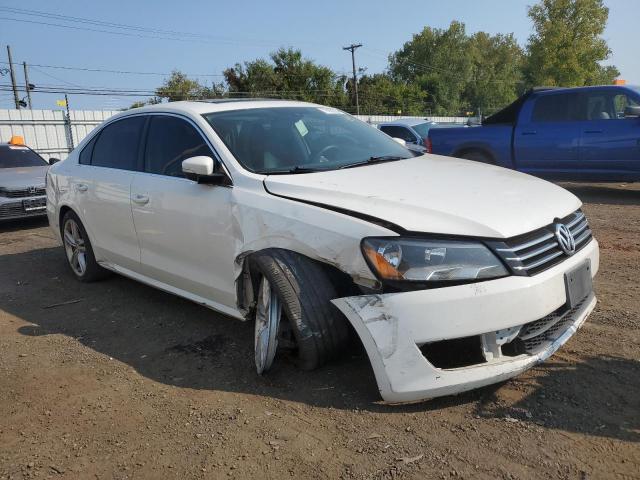 Седани VOLKSWAGEN PASSAT 2014 Білий