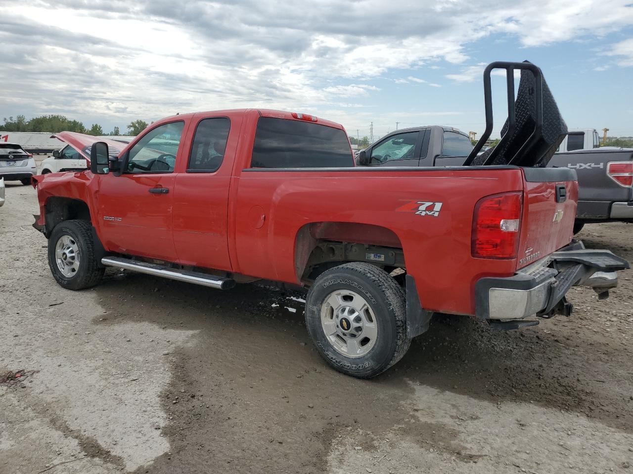 2011 Chevrolet Silverado - Image 2