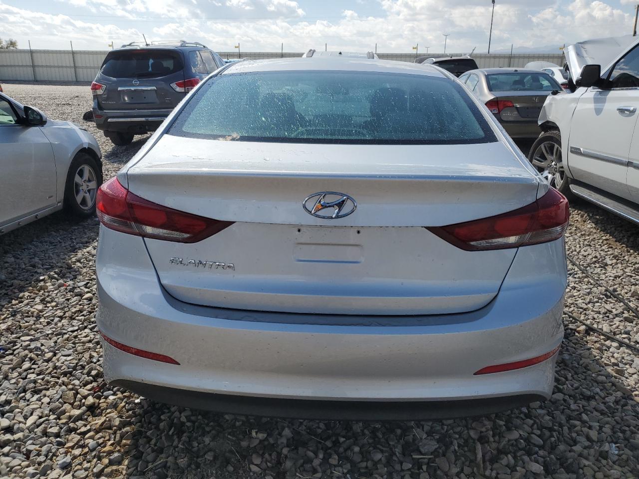 5NPD74LF3JH318994 2018 Hyundai Elantra Se