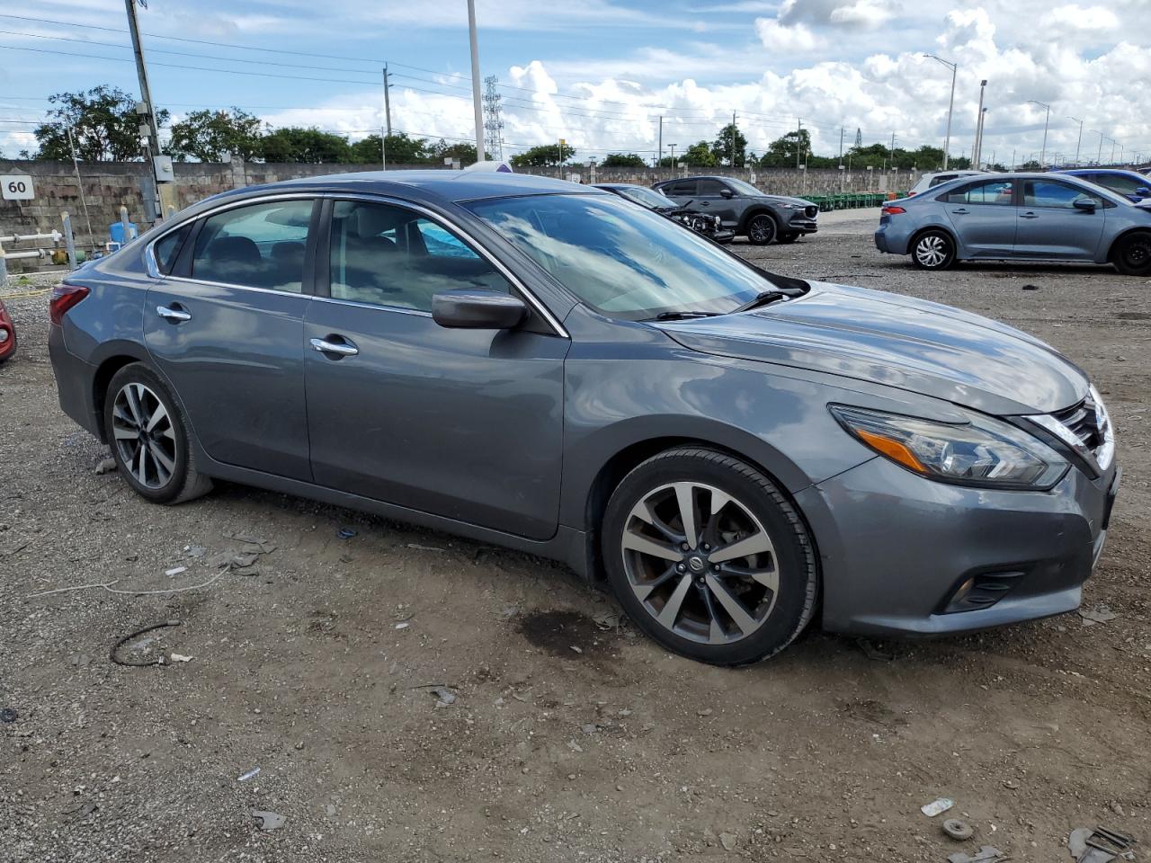 2017 Nissan Altima - Image 4