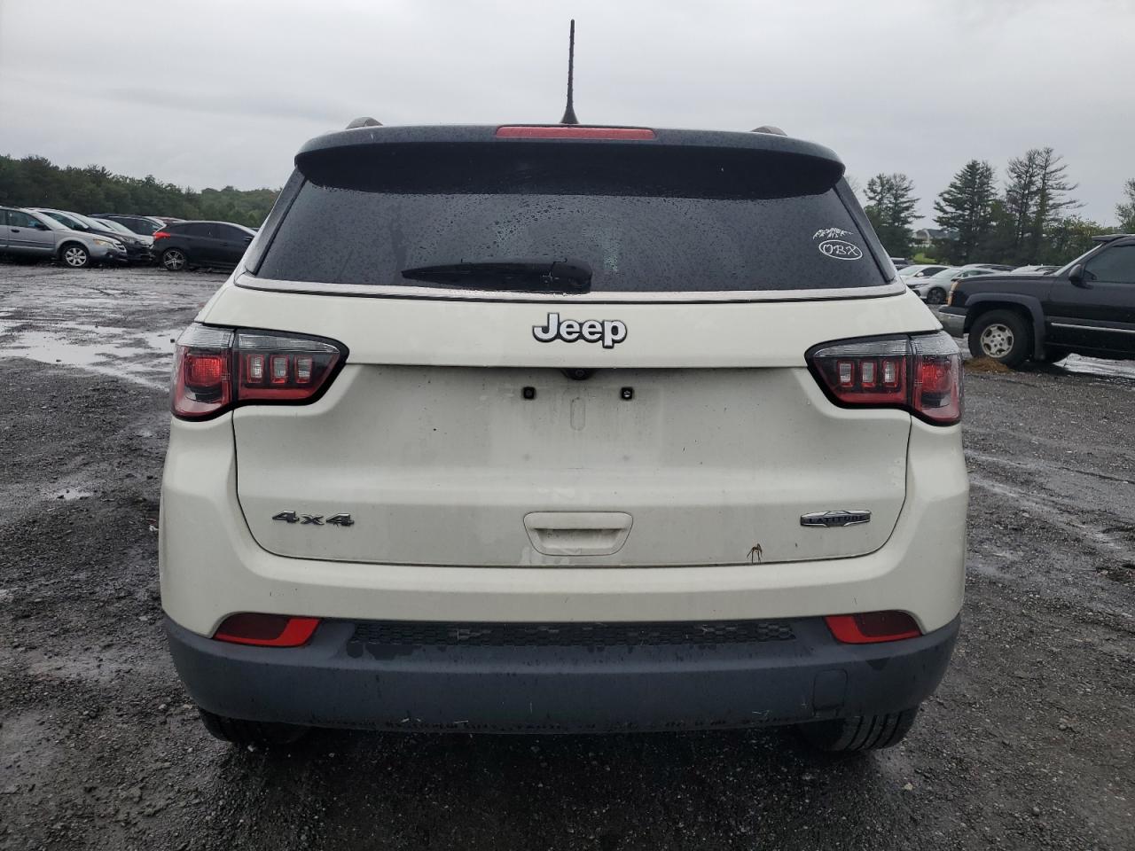 3C4NJDBB1JT132035 2018 Jeep Compass Latitude