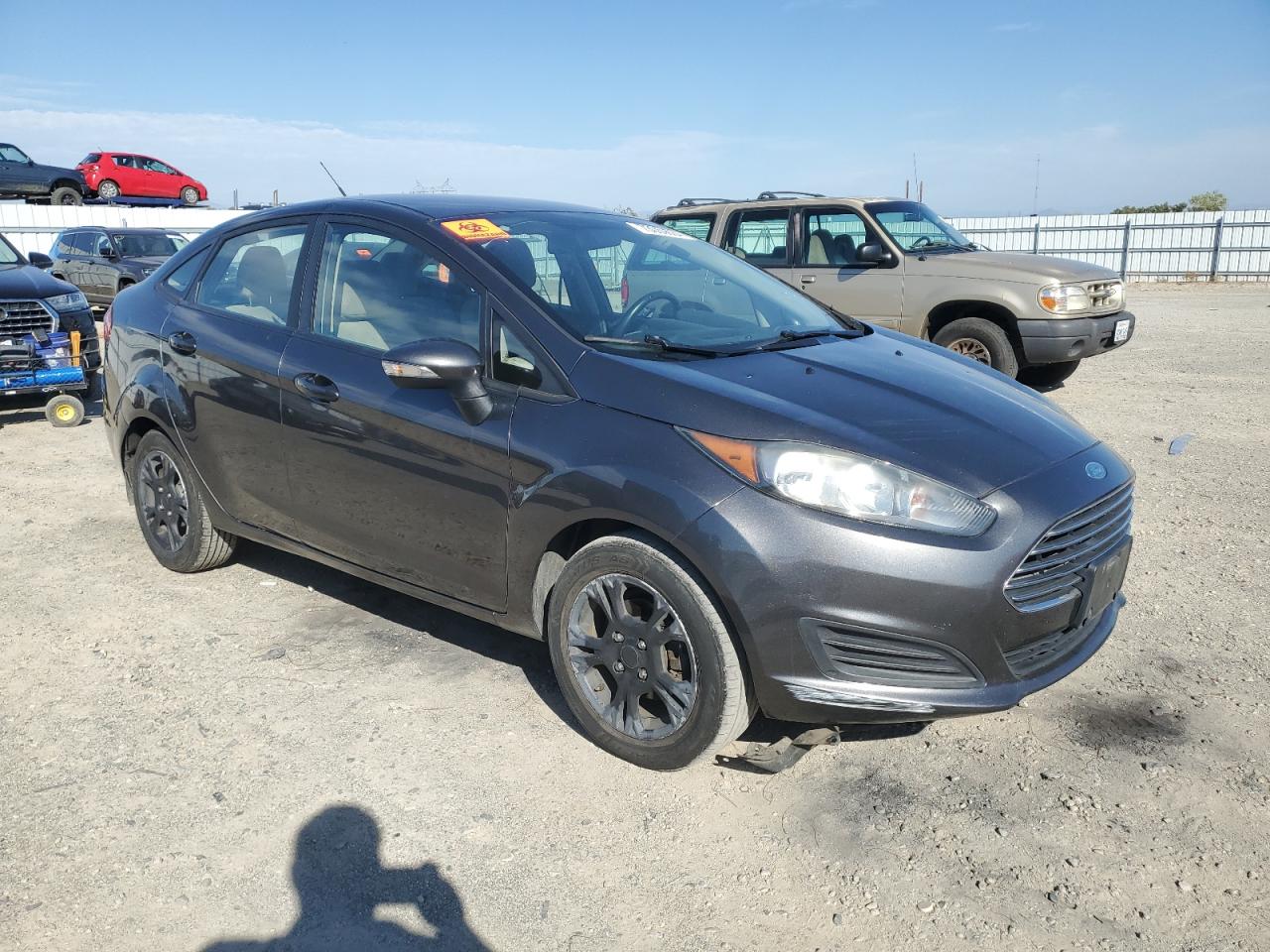 VIN 3FADP4BJ1FM172561 2015 FORD FIESTA no.4