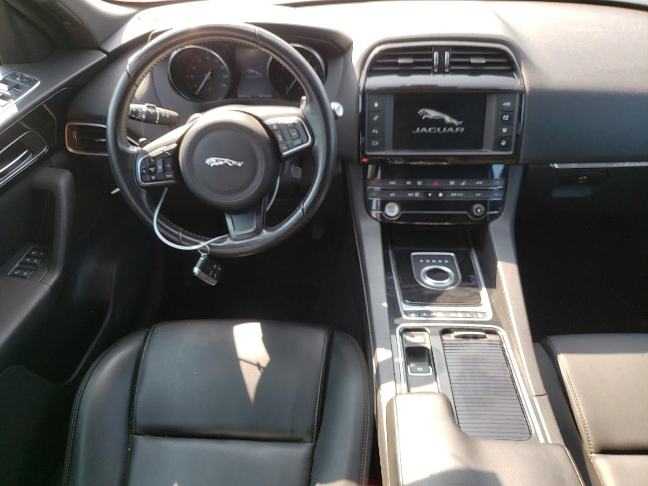 SADCJ2FX9JA266790 2018 Jaguar F-Pace Premium