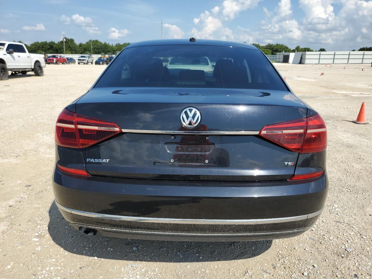 1VWAT7A32HC042979 2017 Volkswagen Passat S