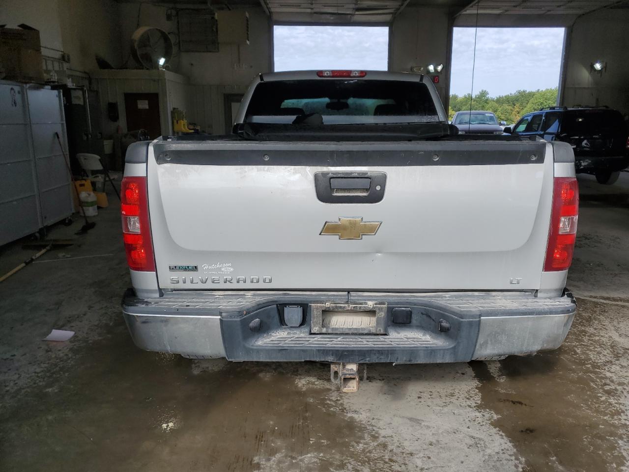 1GCRCSE01BZ381598 2011 Chevrolet Silverado C1500 Lt