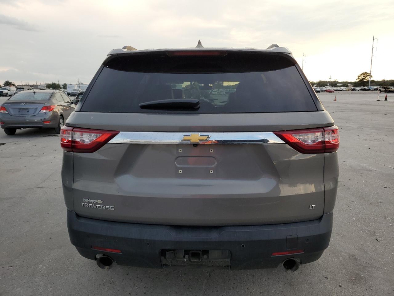 1GNERHKW8KJ184815 2019 Chevrolet Traverse Lt