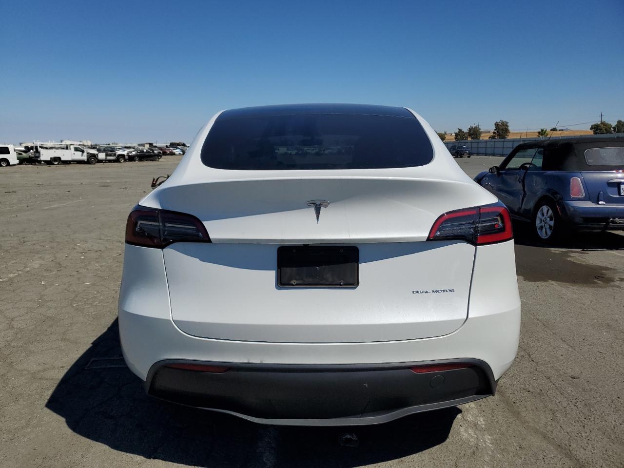 7SAYGAEE6PF777113 2023 Tesla Model Y