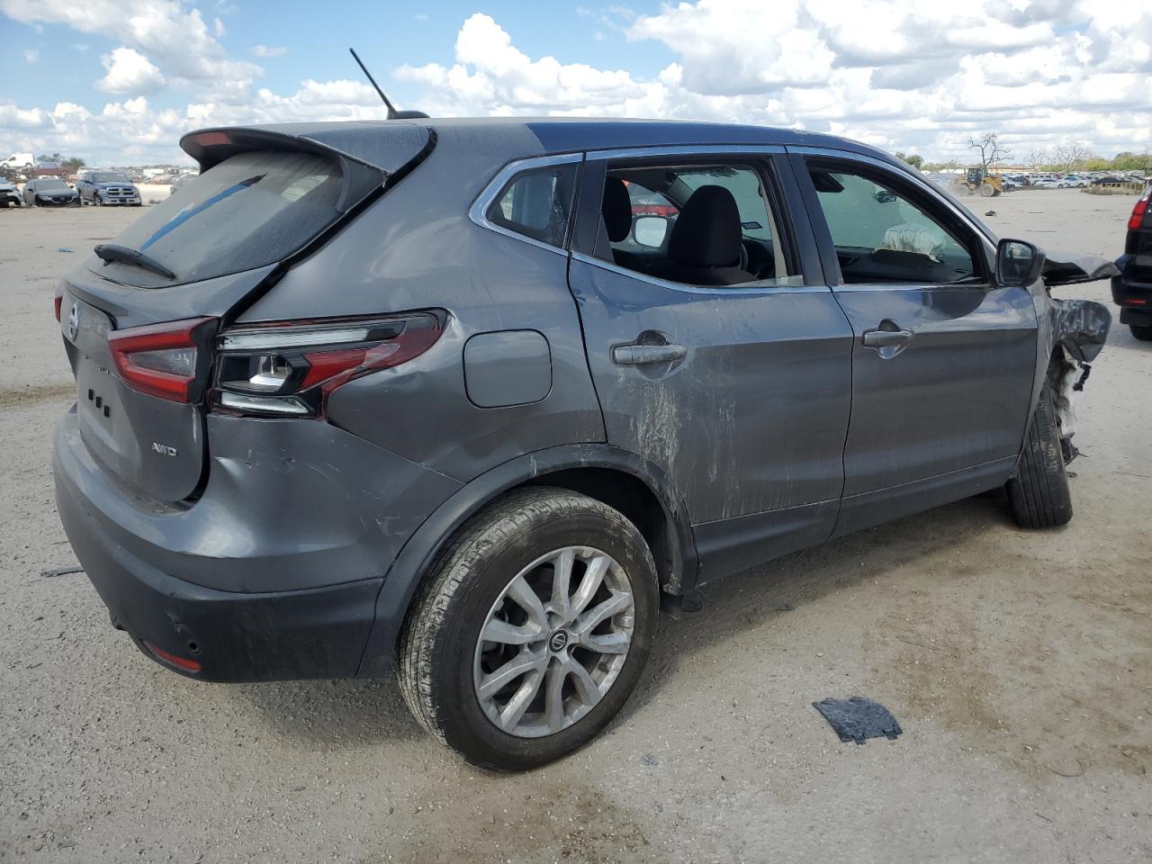 2021 Nissan Rogue - Image 3
