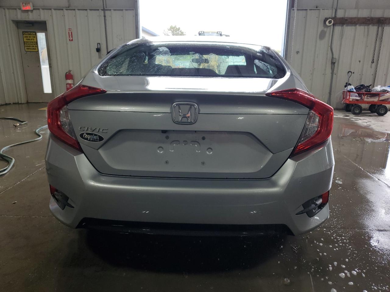 19XFC2F51JE204069 2018 Honda Civic Lx