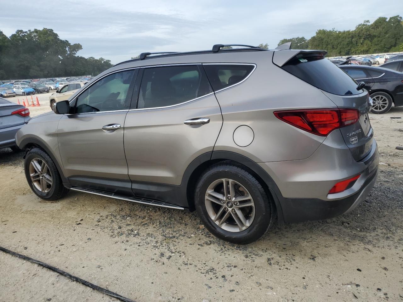 5NMZU3LB1HH015662 2017 HYUNDAI SANTA FE - Image 2