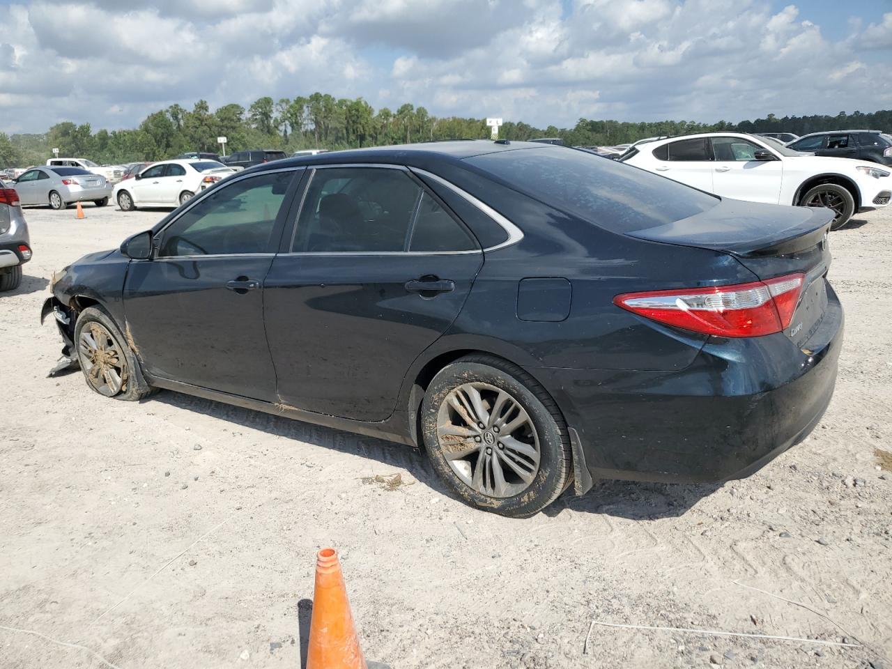 4T1BF1FK2FU909232 2015 TOYOTA CAMRY - Image 2