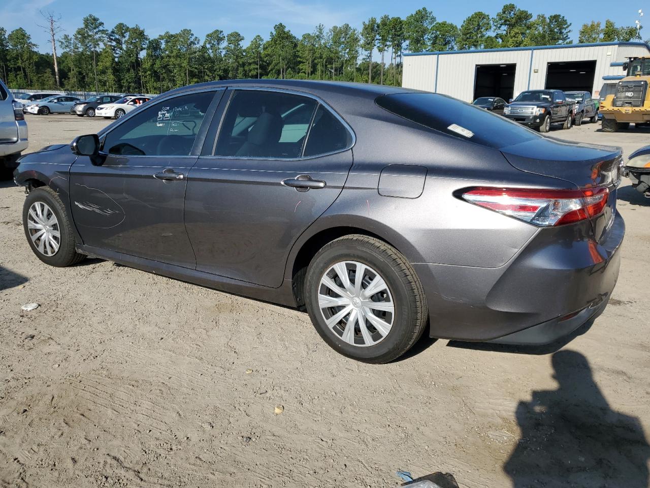 2018 Toyota Camry L VIN: 4T1B11HKXJU662207 Lot: 69649564