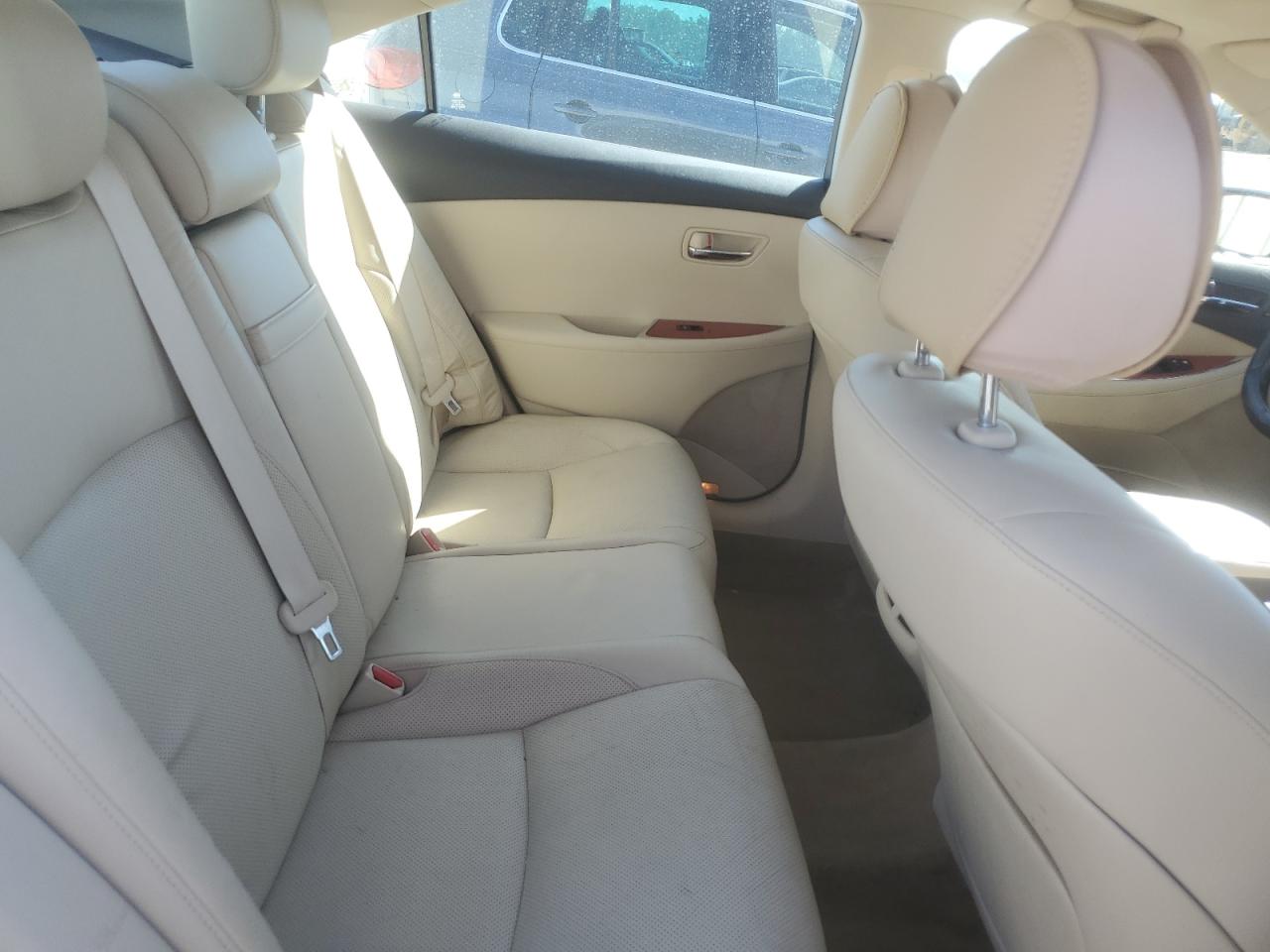 2010 Lexus ES - Image 10
