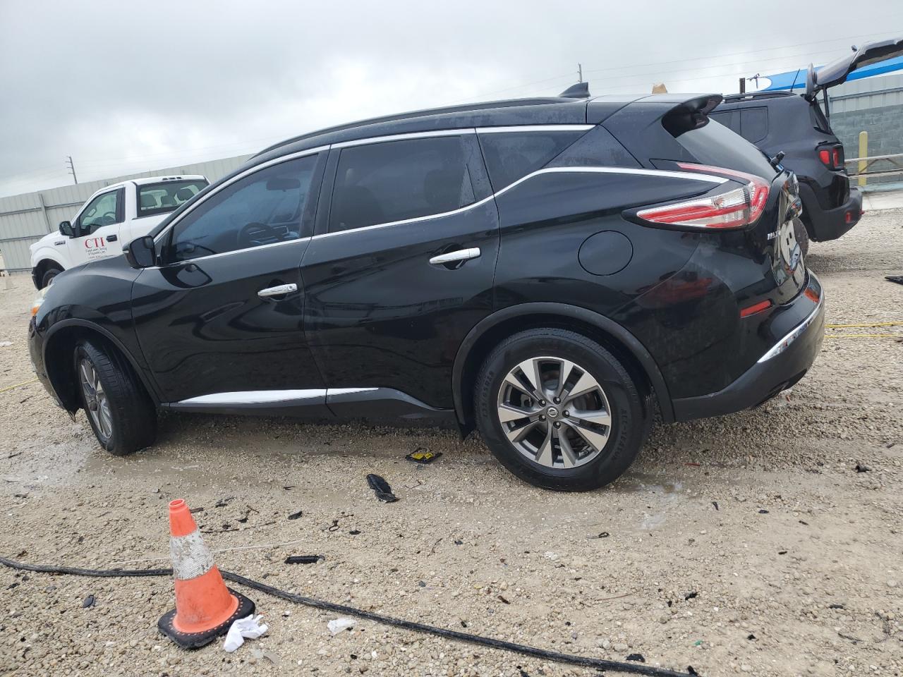 2017 Nissan Murano - Image 2