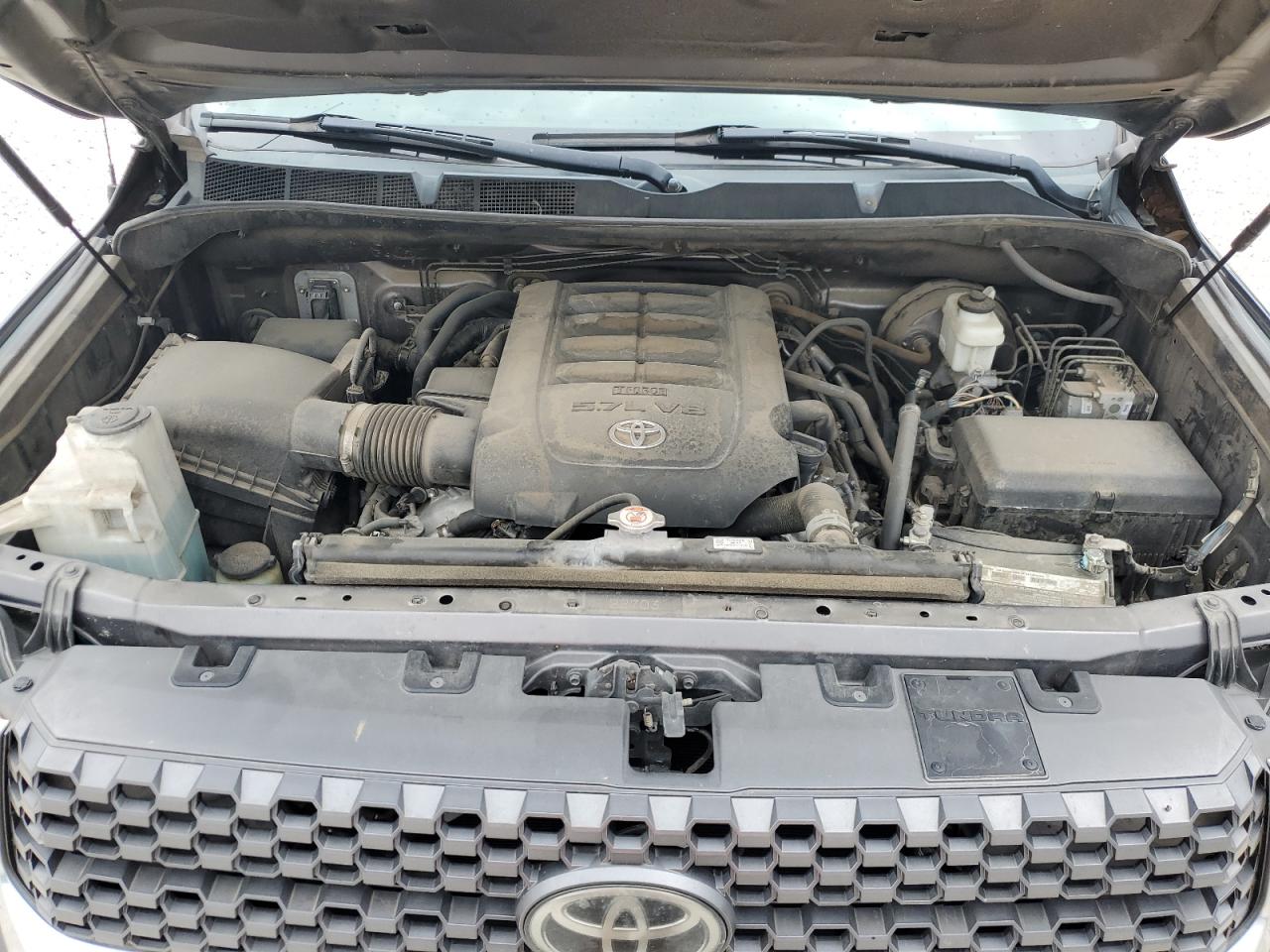 5TFDY5F1XJX692638 2018 Toyota Tundra Crewmax Sr5