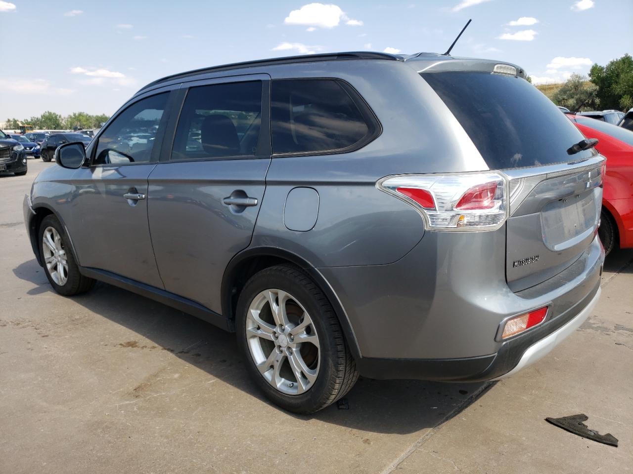 2015 Mitsubishi Outlander - Image 2